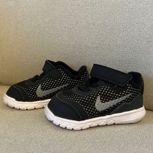 Nike baby/toddler shoe NEW 3C